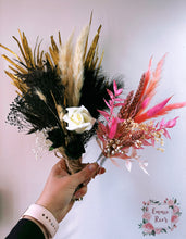 Load image into Gallery viewer, Dried flower cake topper