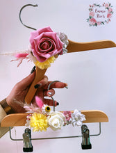 Load image into Gallery viewer, Floral Hangers
