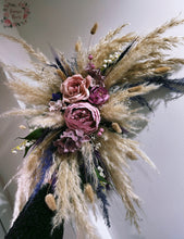 Load image into Gallery viewer, Single Dried & Artificial Flower Spread