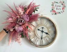 Load image into Gallery viewer, Single Dried & Artificial Flower Spread