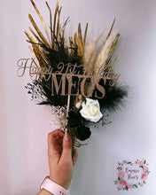 Load image into Gallery viewer, Dried flower cake topper