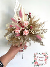 Load image into Gallery viewer, Dried flower cake topper