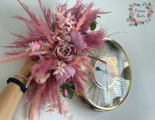 Load image into Gallery viewer, Single Dried & Artificial Flower Spread