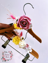 Load image into Gallery viewer, Floral Hangers