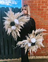 Load image into Gallery viewer, Single Dried & Artificial Flower Spread