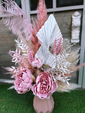 Load image into Gallery viewer, Pampas bouquet vase displays