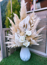 Load image into Gallery viewer, Pampas bouquet vase displays