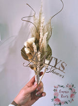 Load image into Gallery viewer, Dried flower cake topper