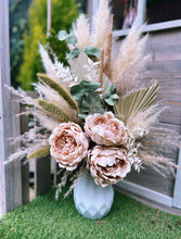 Load image into Gallery viewer, Pampas bouquet vase displays