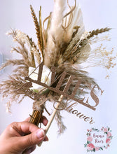 Load image into Gallery viewer, Dried flower cake topper