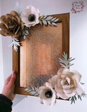 Load image into Gallery viewer, Paper flower frames
